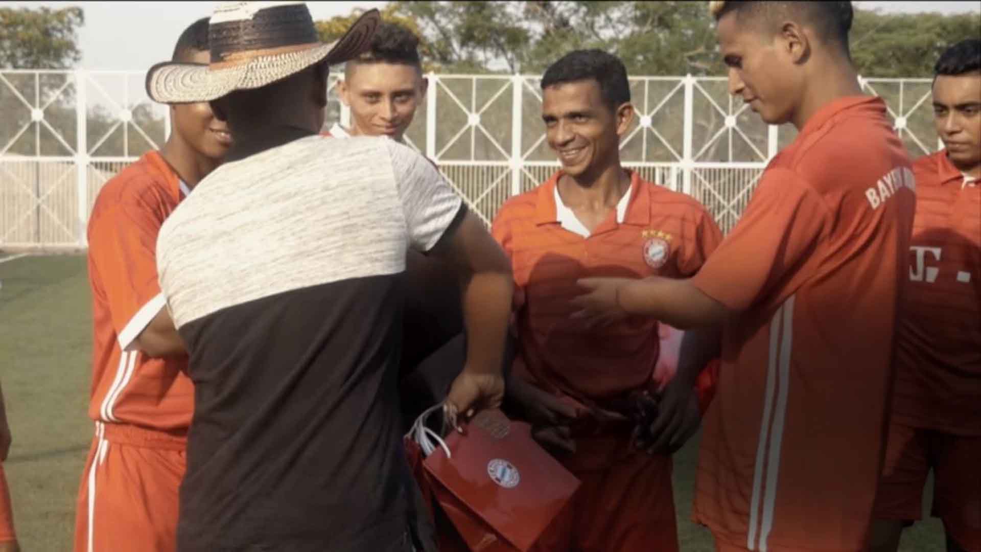 El fútbol venció a la guerra, FC Bayern y un mensaje de esperanza en Colombia